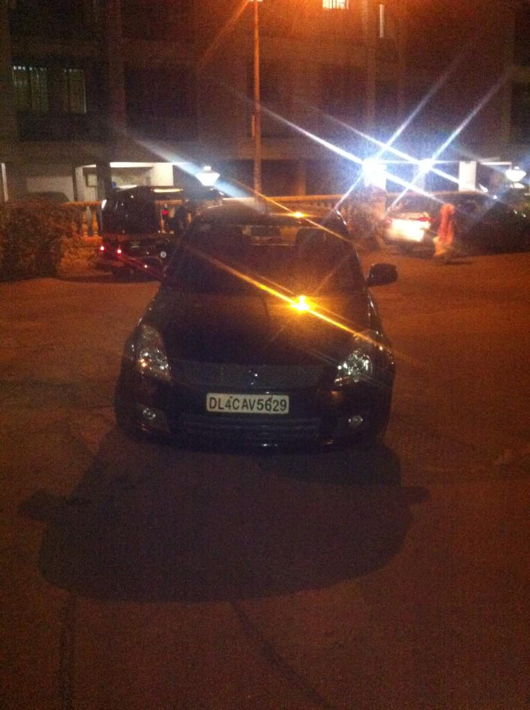This car is parked in middle of the road, at Paradise, Raheja Vihar. May good sense prevail <a href="/TrafflineMUM/">Ridlr Mumbai</a> <a href="/powaiinfo/">Powai.info</a>