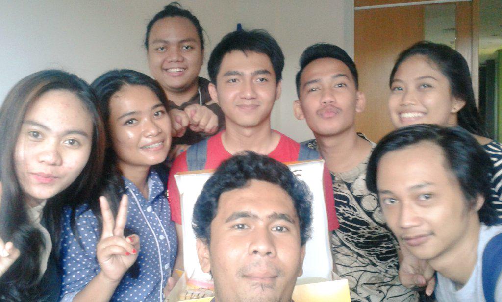 PenangkaranF's tweet photo. Happy birthday @senarsyd!! http://t.co/ukwmMDiQu6