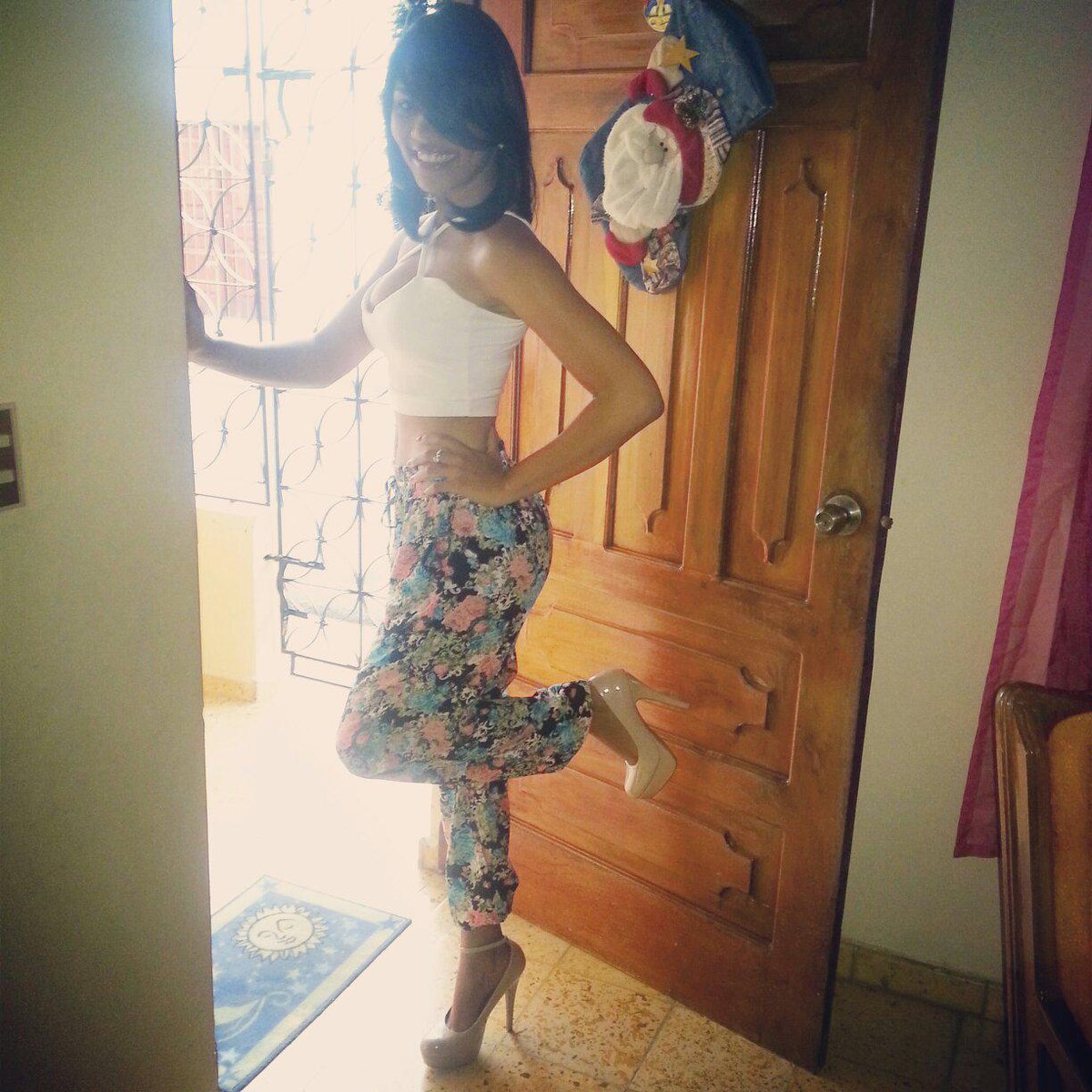 NicoleMarit's tweet photo. Yo no soy un cuerpo que tiene un alma, soy una alama que tiene una parte visible llamada cuerpo 😍😋🙊 http://t.co/IZOouqIMG1