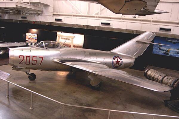 USSR_BOT's tweet photo. MiG-15

初飛行1947年
ソ連のミグが開発し東側を中心に世界で広く使用されたジェット戦闘機である
53年、北朝鮮の盧今錫がこれで韓国へ亡命したことや68年、ガガーリンが事故死した機体でもある https://t.co/OtCAIgFYaE