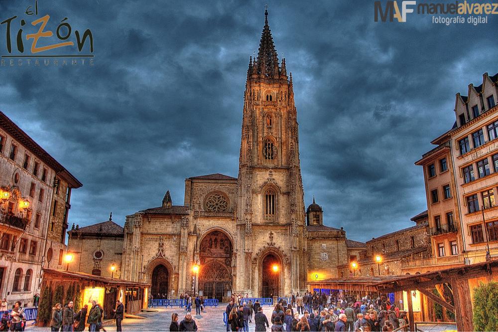 ManuAlv_'s tweet photo. Noche en la Catedral de #Oviedo @Nikonistas @NikonSpain @FotoSpotscom @fotos_viajes @trivelia @500px @lanuevaespana http://t.co/BF3iSI4UCE