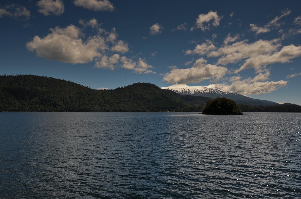 interpatagonia's tweet photo. El Paso Internacional #HuaHum, un hermoso recorrido lleno de muchos colores. Conoce más en: http://t.co/t1Qh5AUA9B http://t.co/qgt5BYNg5a