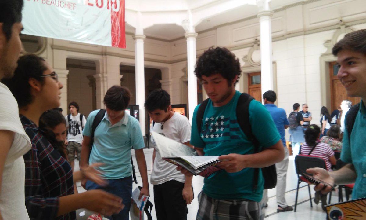 cepc_ing's tweet photo. Recibiendo a mechones y mechonas :D #Mechones2015 #uchile #injenieria http://t.co/ix3qVt0OVy
