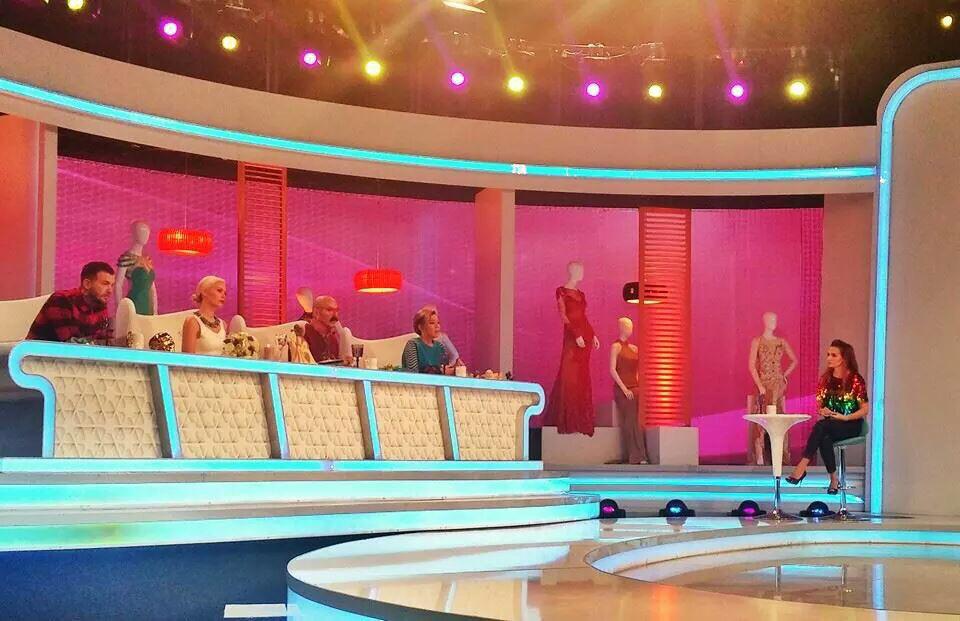 StilBenimTv8's tweet photo. @ShowTV  bu tarz benim'de yeni juri @ChloeLoughnan http://t.co/nWIhym7jKx