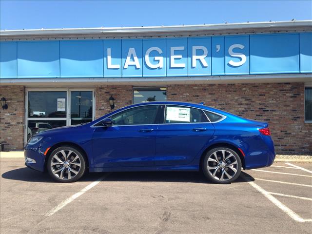 LagersofMankato's tweet photo. -10 degrees out? that won't stop our sales team from jumping into the 2015 @Chrysler 200 for a test drive! http://t.co/YQXzcwtHtw