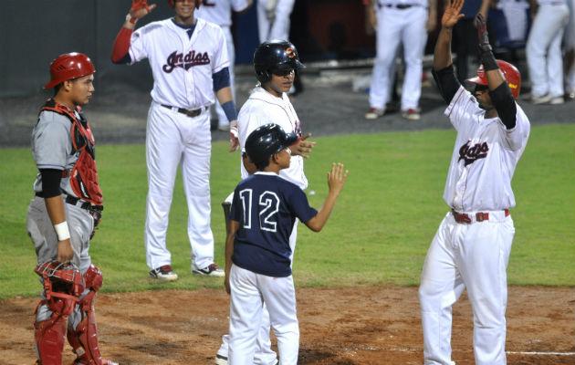 10deportivo's tweet photo. #Béisbol Industriales siguen dominando a los Indios: http://t.co/ZrfQvntfXk http://t.co/K8pIuWiA65