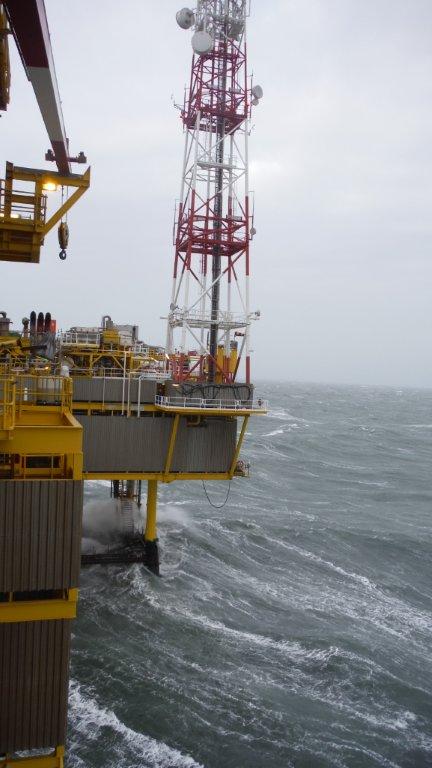 More pics of heavy #storm @ #TOTALEPNL #NorthSea #offshore #gas #productionplatform K6CC.