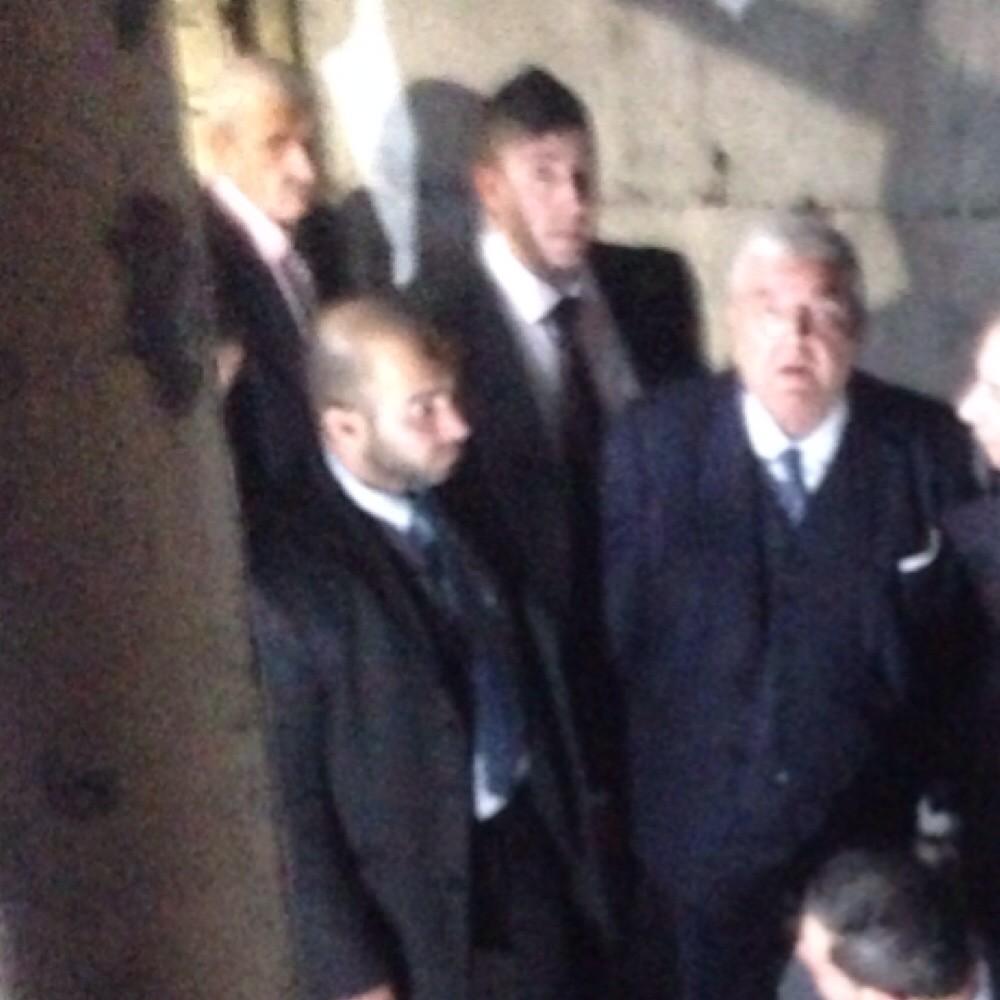 yumnafawaz's tweet photo. We did a #Scoop 👍
Waiting us ! #Exclusive #News
#Roumieh #Prison #BuildingB #Terreoist
#سجن_رومية انتظرونا من داخل http://t.co/QHxCxK4Yfa