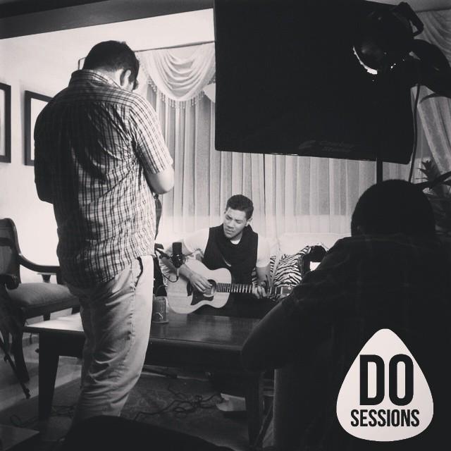 DO_Sessions's tweet photo. Detrás de Cámaras de nuestra primera sesión del año con @juansamuelm. #DOSessions http://t.co/cAGVOVS85K