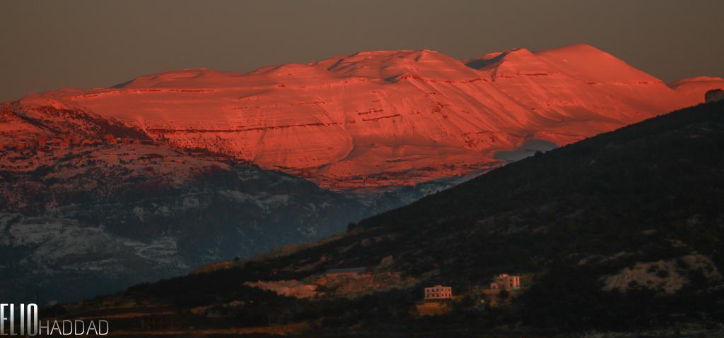 sflebanon's tweet photo. #lebanon #mountain #snow #zeinastorm #sunset #sky #لبنان http://t.co/aK1pCNmHTf