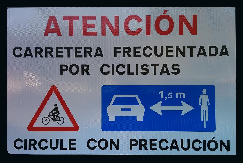 guardiacivil's tweet photo. ¿Crees tener más derechos que ellos por pagar impuesto de circulación?
¿Correrías el riesgo si fuera de tu familia? http://t.co/lI9dUNEdR9