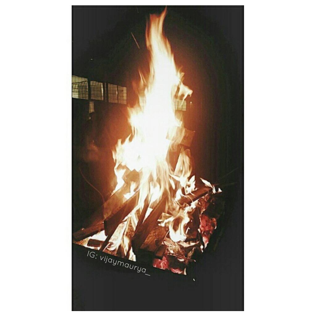 vijaymaurya_'s tweet photo. Happy LOHRI π₯ π #myfirsttweet #firsttweet #happylohri #lohri #india #Indian #festival #Punjabi #chandigarh #bonnfire http://t.co/uhO14RFx8L