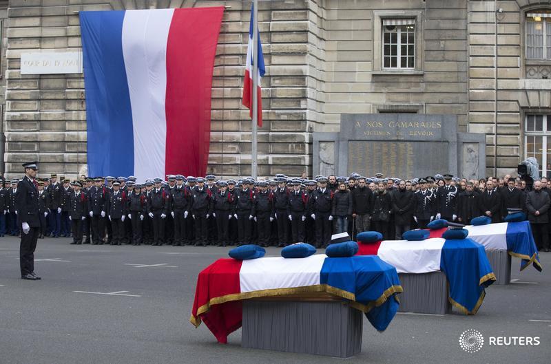 Похоронен во франции. Похороны во Франции. Фото похорон во Франции. Похороны французских военных. Организация панихиды.