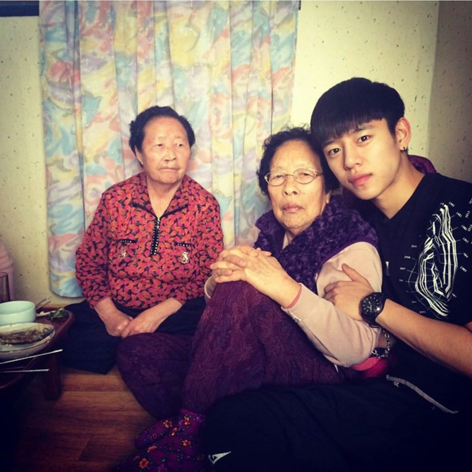 BABY_Taiwan's tweet image. [Instagram翻譯]大賢更新 : #奶奶 #世界上最珍貴的 #要健康 #我愛你

原文 : #할머니 #세상에서가장소중한 #건강하세요 #사랑해요