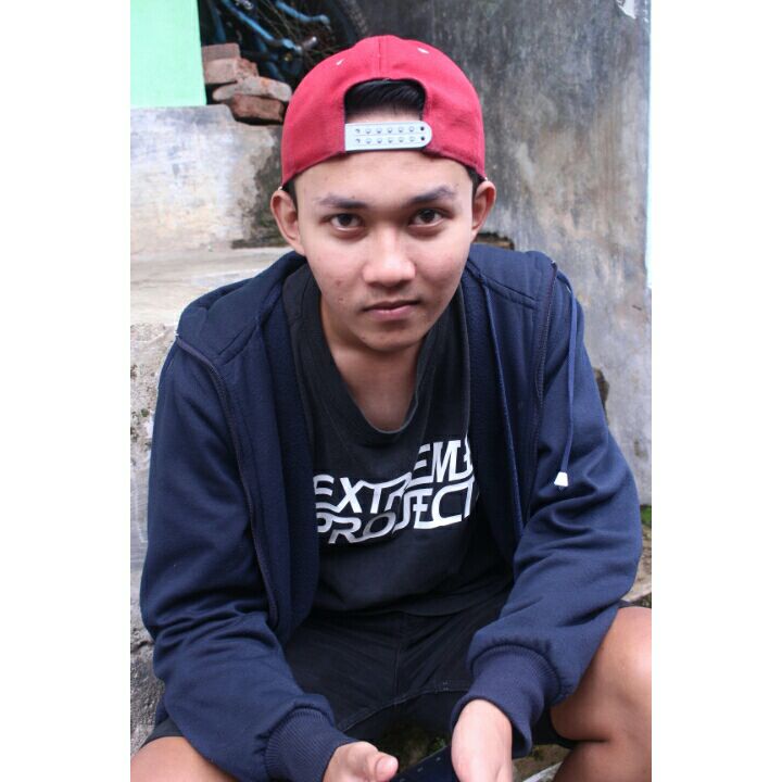 hendra_p14's tweet photo. #PhotoGrid ngasoh cari kontrak an 😰 http://t.co/b87PRIisXU