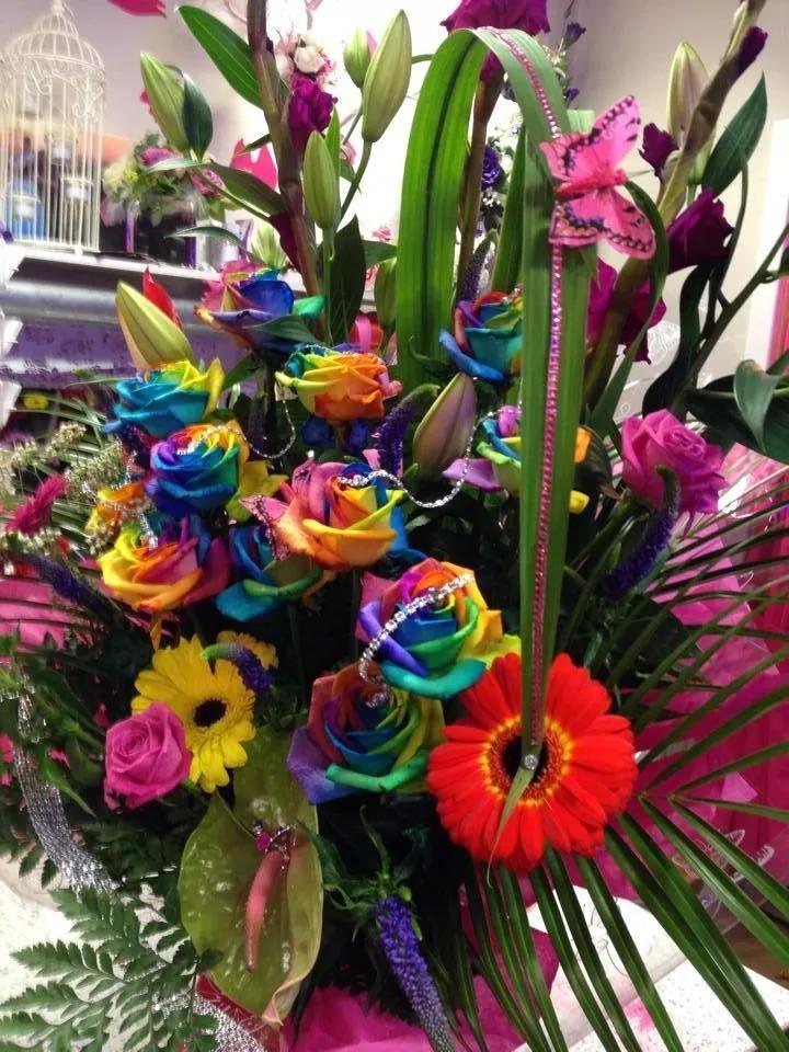 trulylush's tweet photo. Beautiful rainbow roses. Stunning flowers http://t.co/OB6uU8uhqB