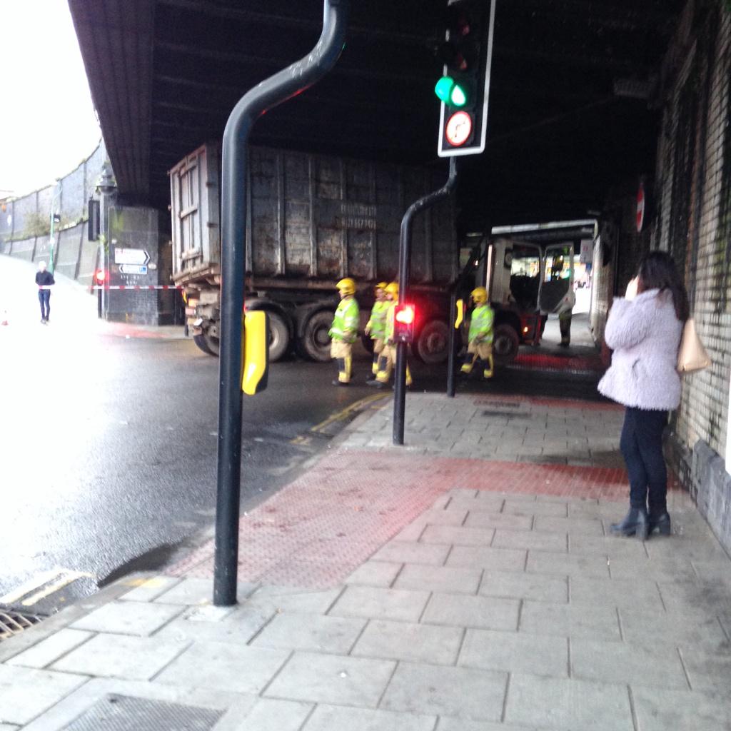 Holtersagents's tweet photo. HOLTERS TRAFFIC NEWS! Anyone travelling along Chester St expect delays @ShropshireStar @ShrewsburyChron #stucklorry http://t.co/bW9JQAyaNu