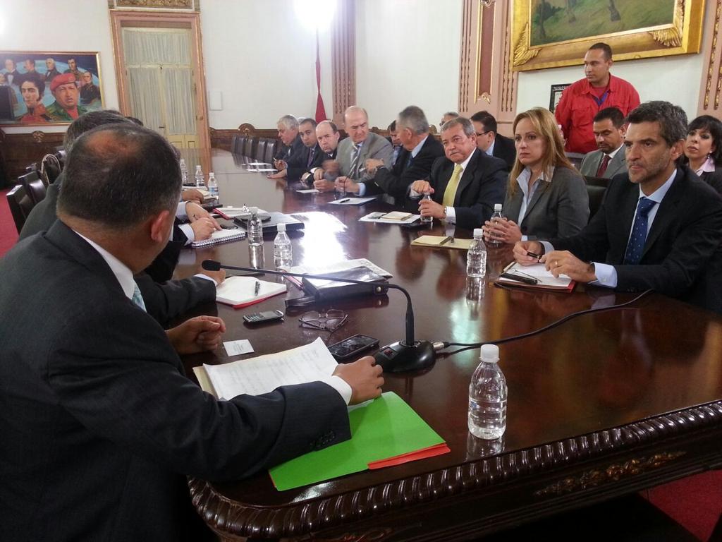 jdavidcabello's tweet photo. Debemos impulsar y mejorar la calidad de productos elaborados en el país con capacidad de exportación..@NicolasMaduro http://t.co/wSauahC3pw