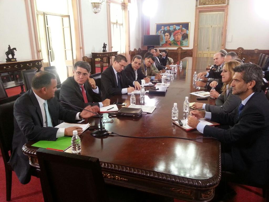 jdavidcabello's tweet photo. Debemos impulsar y mejorar la calidad de productos elaborados en el país con capacidad de exportación..@NicolasMaduro http://t.co/wSauahC3pw