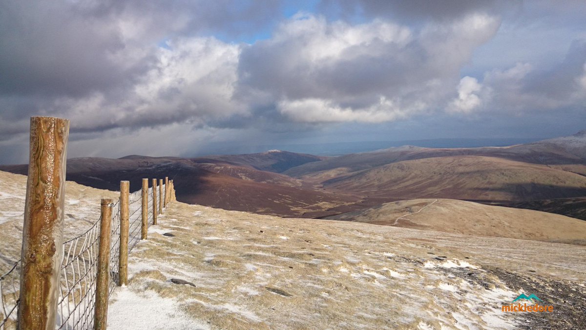 walkingcycling's tweet photo. #backoskiddaw looking lovely this lunchtime @lmw918 @terrybnd @georgefisheruk @nationaltrust @TGOMagazine http://t.co/V0TwfZGbGf