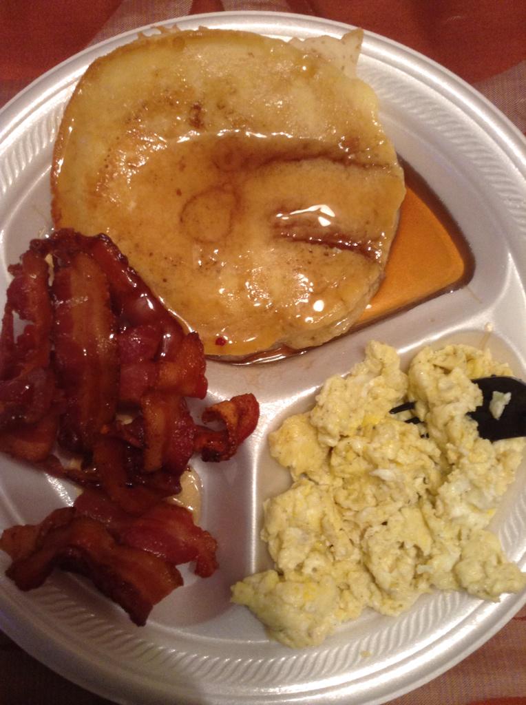 iwndeed's tweet photo. Having breakfast wit my lovely mom!!!!!!!!! http://t.co/jrpAoy5fST