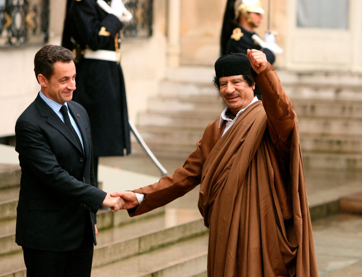 smashingpenguin's tweet photo. Arrêtez avec les photoshop #Jesuisnico, c'est trop gros, personne y croit http://t.co/xFtHtgmLj9