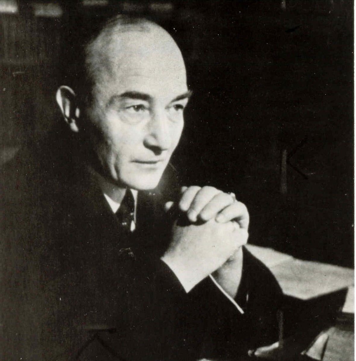 voiceofworldco's tweet photo. Yaşam hiçbir zaman bir yerden taşları sökmeden başka yerde bir şeyler inşa etmez. 

Robert Musil http://t.co/TVXubaIrLa