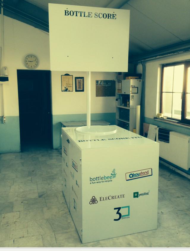 bottlebeeitu's tweet photo. AT LAST! Our bin is ready! Now it is time to get together all the pieces! @Yesilist @StudentsGoGreen http://t.co/rCrv7Q37Ej