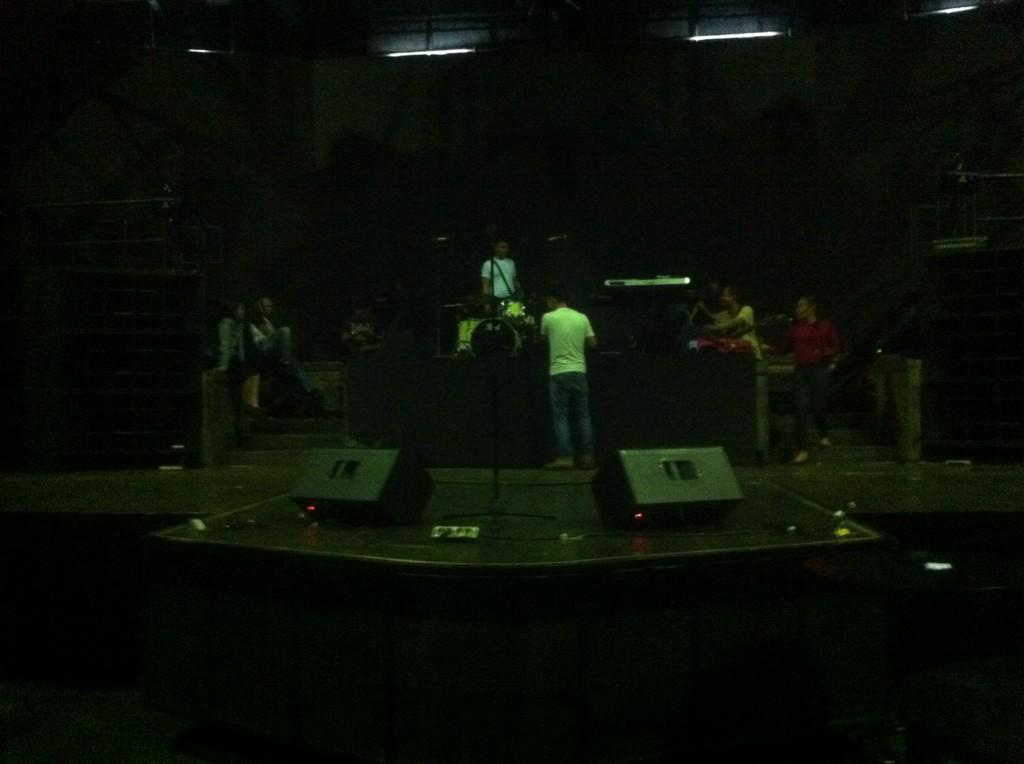 DFBAND180's tweet photo. DF Band Rehearsal @ColosseumJKT preparing for "Beatles Night" on Thursday http://t.co/OAcRwXdmNo
