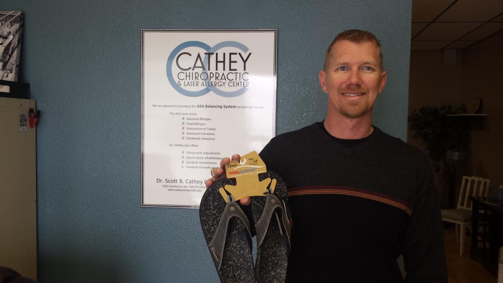 joegeezi's tweet image. #GreatMindsThinkAlike Physical Therapist #CatheyChiropractic is sporting @SpencoMedical #totalsupport sandals!