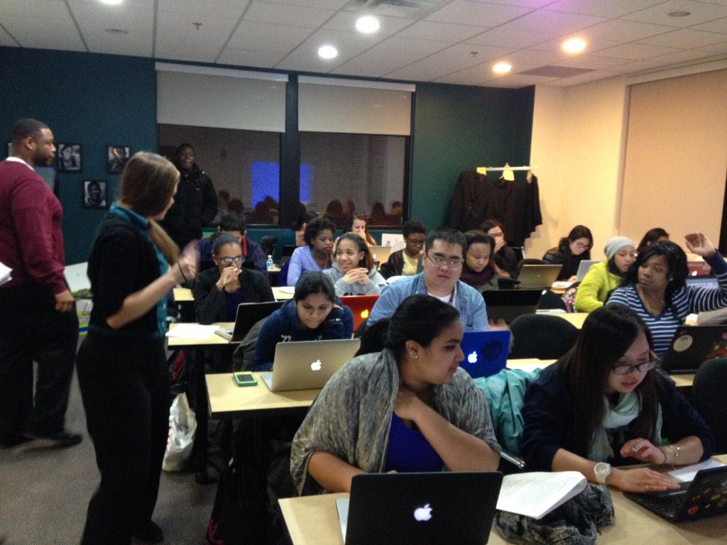 BottomLineMA's tweet photo. @BottomLineMA Success Students renewing financial aid at our first annual @FAFSA party #getingraduategofar http://t.co/SvKGcI7gsN