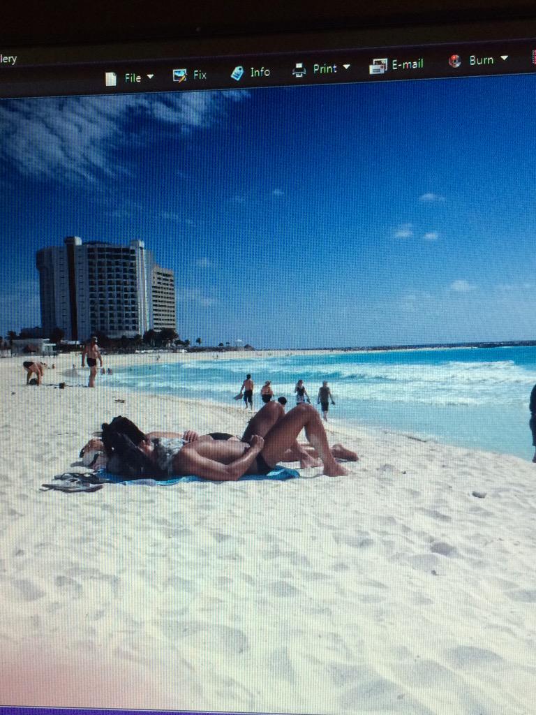 Take me backkkkkk <a href="/DanClowsley/">Danielle</a> @JocelynBxxx #cancun #springbreak