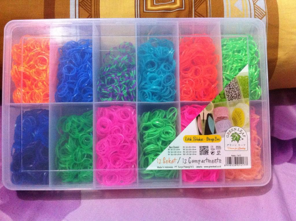 Khususbarteran's tweet photo. #barter loombands http://t.co/Enztv4nrjO