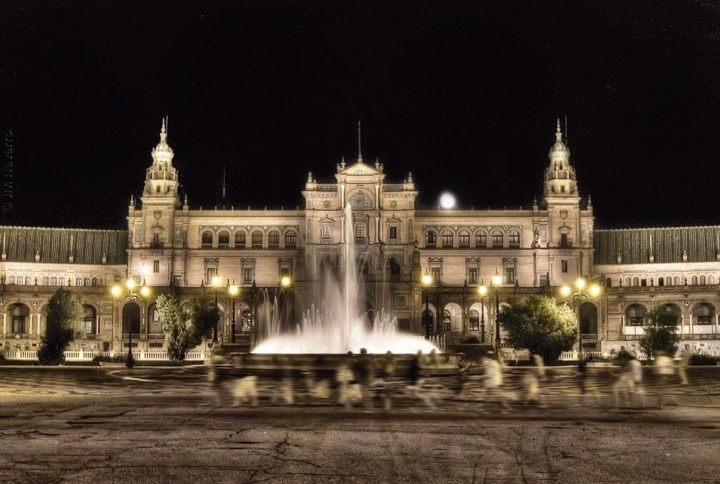 SevillaTePilla's tweet photo. Sinónimos de belleza: hermosura, preciosidad, lindeza, lindura, guapura, delicadeza, divinidad, encanto, #Sevilla http://t.co/dxbdo0vG5c
