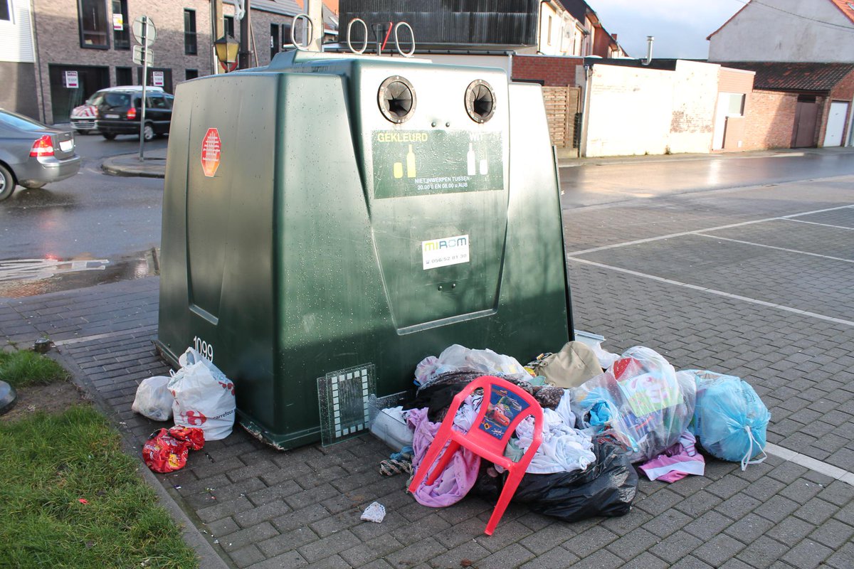 MarliesMadd's tweet image. Pop-up stort in de Kattenstraat in #Roeselare. #sluikstorten