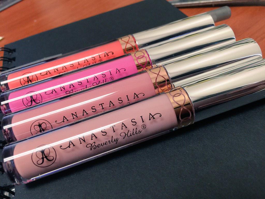 Makeupbyruthy's tweet photo. Ohhhhh boy 🙈💄 #packagingiseverything http://t.co/QnnjgZcKL6