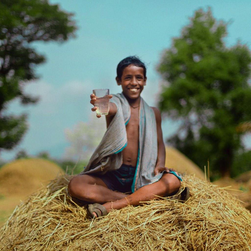 charitywater's tweet photo. Join 62,000 others. Pledge your birthday for clean water to help more kids like this! http://t.co/zzTueKSVIx http://t.co/kyFcu3PlWW
