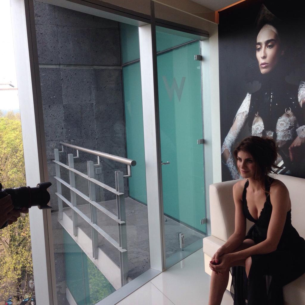 En sesion de fotos para Esquire. <a href="/Mariaaaura/">María Aura</a> @wmexicocity @marikagaga #winsider #wtheplacetobe
