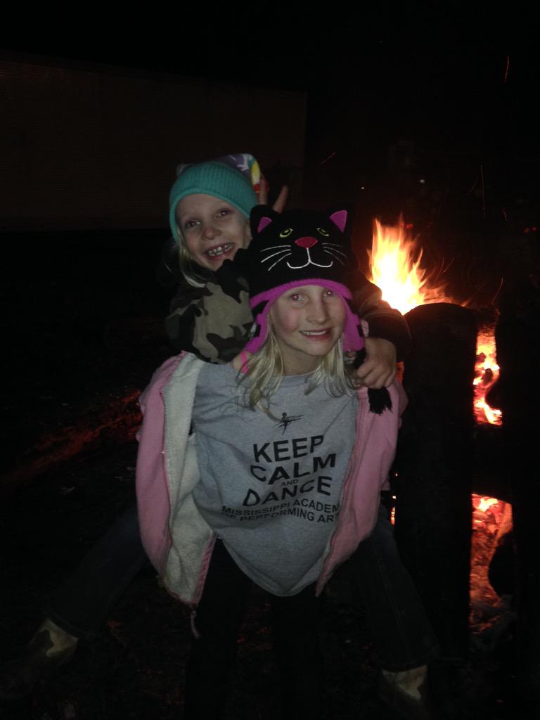 April_S_Butler's tweet photo. My girls #newyear #lovewithoutend http://t.co/MYw51uWDN0