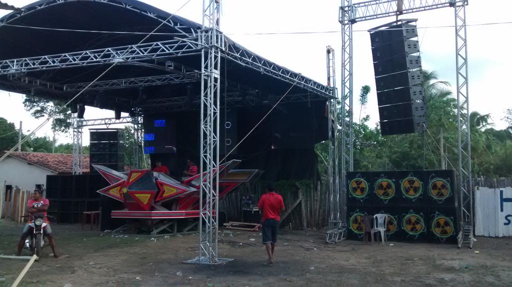 DjHandleyPop's tweet photo. Foda, Novo #ReyNuclear http://t.co/jIyV3nguFg