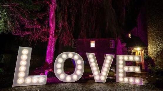 Lovelettersne's tweet photo. Hire our giant heart for your valentines day event. Be quick, only one available.@intuMetrocentre http://t.co/KUTTUyN5ZV