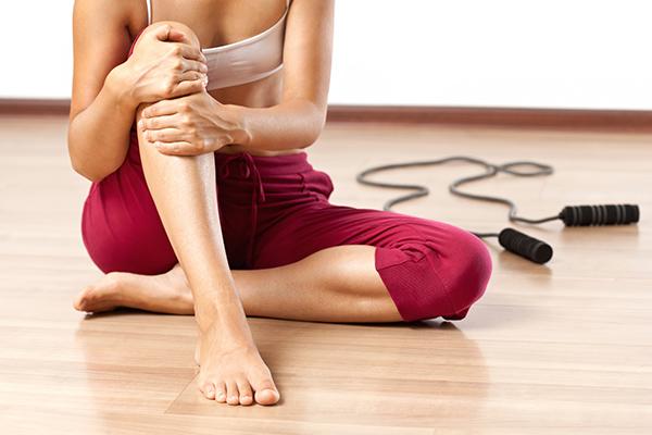 SELFmagazine's tweet photo. Injured? Mental imagery 'workouts' can help cut back on muscle loss http://t.co/ePglyfkG3q http://t.co/oSBLmq8Q0d