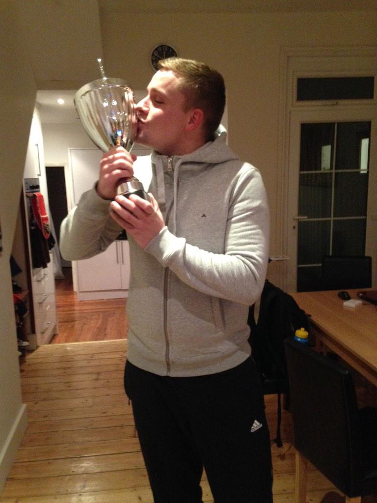 jameshenderson8's tweet photo. Fourth League Title @AthleticoStones Finally in the big time. @kate_abdo  will you anchor our presentation evening? http://t.co/eMGXmoMMF8