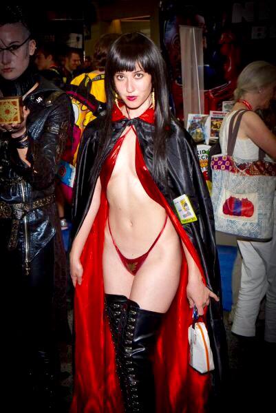 comicconbabes's tweet image. #vamperella #ComicCon #Cosplay #hottie