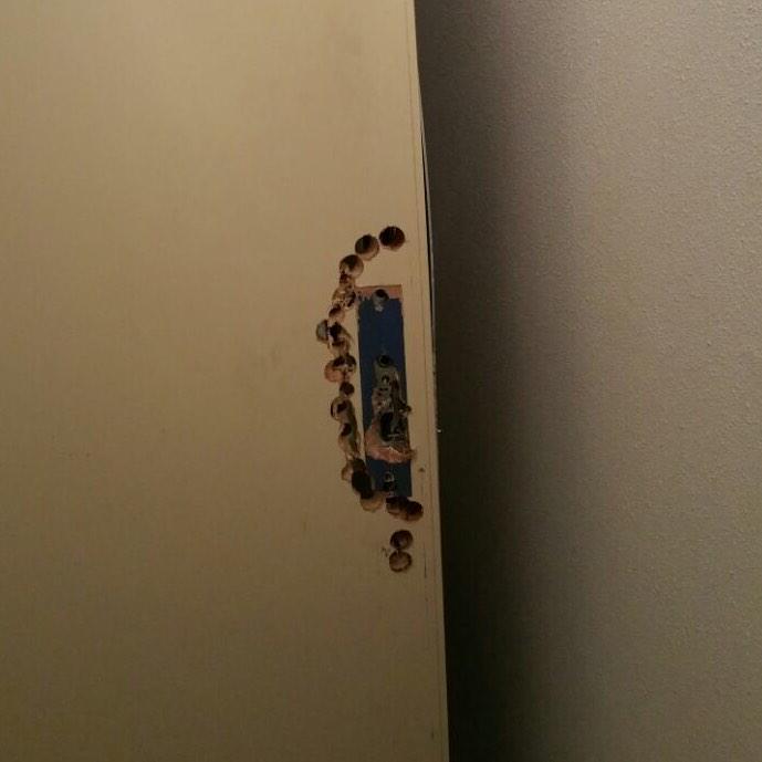 Safetechnician's tweet image. Just got this picture, Someone is calling him self a locksmith, he should bee ashamed.