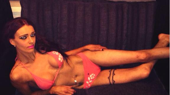 Hayley68737599's tweet photo. Not bad after 3 #Babies #tattoons #tan #fitness #jel http://t.co/j7eLIFGyOq