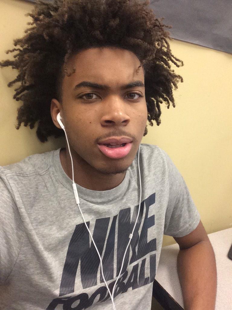 natural_sinner's tweet photo. Nike ✔️ #keepacheck http://t.co/5ro4f5ImoD