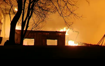 cbsnewspath's tweet photo. 5-ALARM FIRE NEAR PITTSBURGH #NPExpress TUES341 Huge fire in South Buffalo Twnshp PA burns kitchen countertop plant. http://t.co/tTPloriXJZ