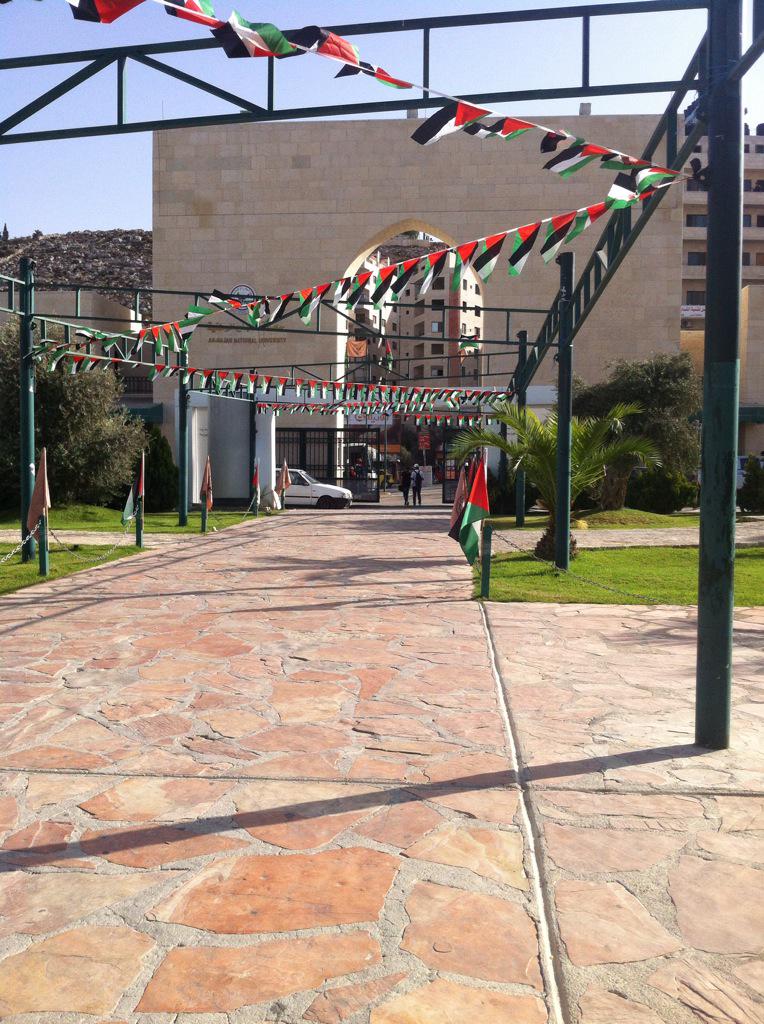 مدخل الجامعة :)