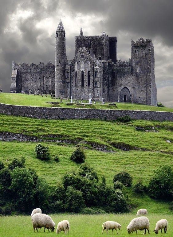 The Rock of Cashel is very well preserved round tower in #Ireland dating from c.1100. #TravelFacts